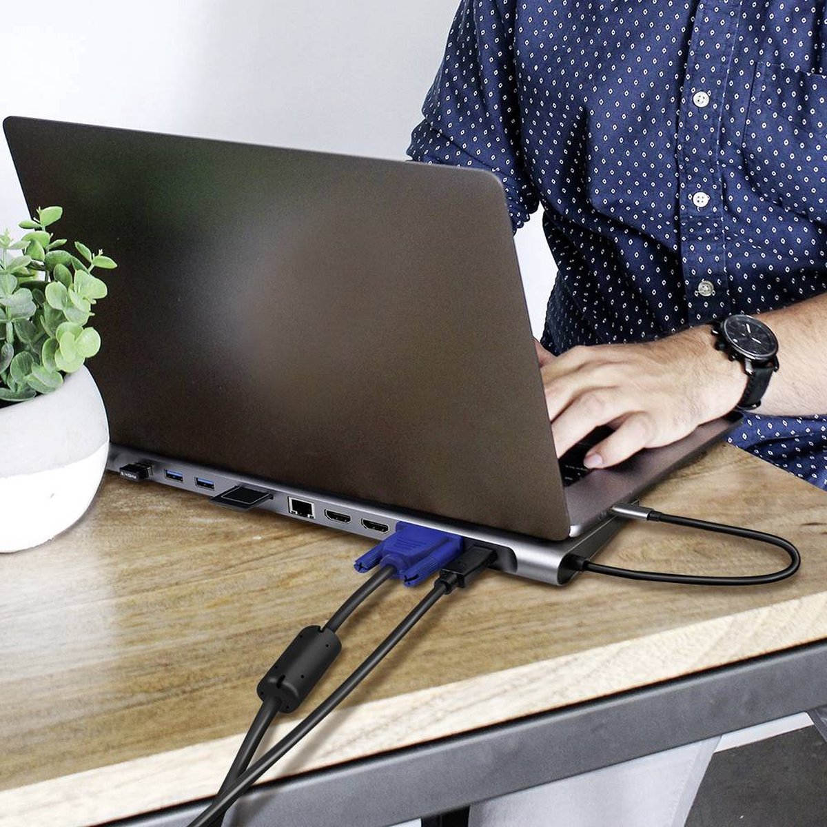 Logilink ua0373 usb c dockingstation ge 8 orig - LogiLink Ua0373 USB-C Dockingstation (zilver)