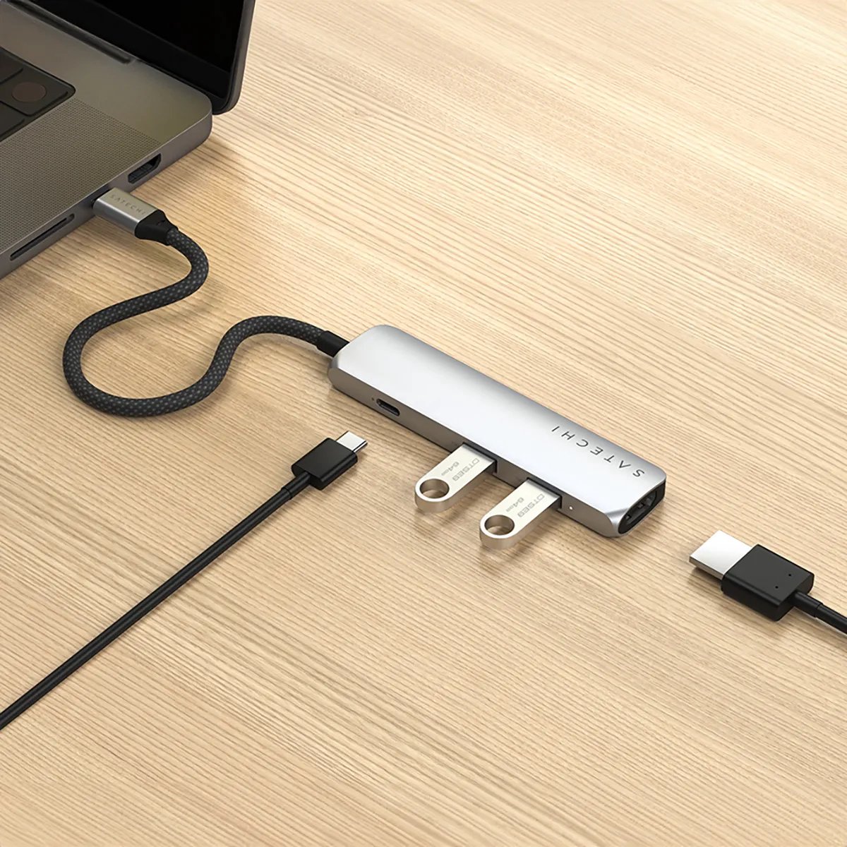 Satechi st p4sk interface hub usb type 6883507 2 orig - Satechi St-P4Sk Interface Hub USB Type-C 10000 USB-C USB-hub (zilver)