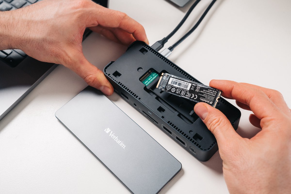 Verbatim pro cds 15ssd dockingstation 2 7 orig - Verbatim Pro Cds-15Ssd USB-C Dockingstation (zwart)